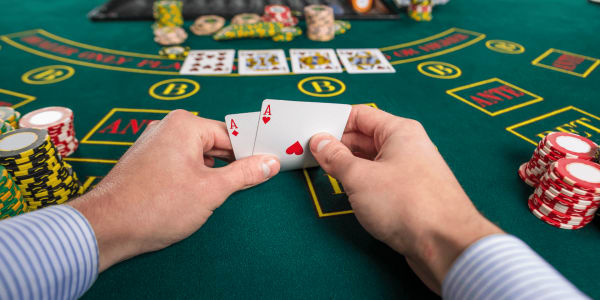 Un ghid complet pentru a juca turnee de poker online