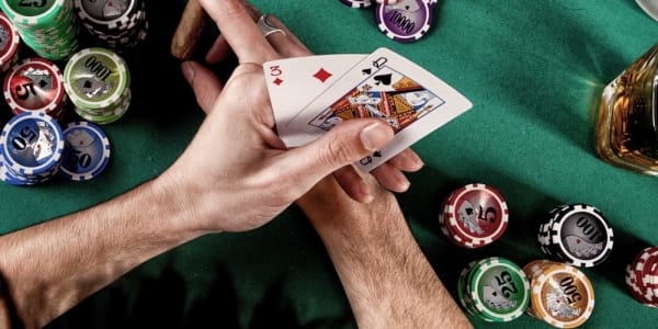 3 diferențe cheie între jucătorii de blackjack și de poker